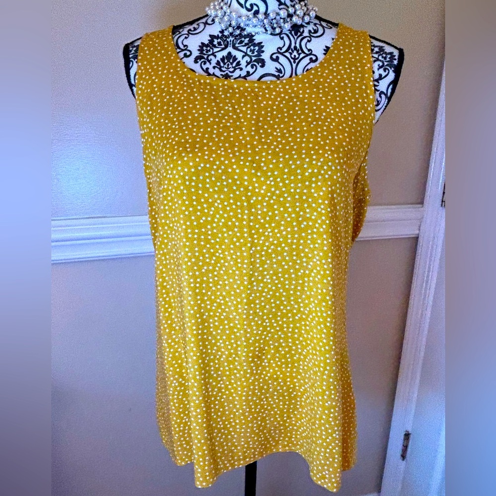 *NWT* Loveappella- women’s sleeveless tank, yellow polka dot, size Small